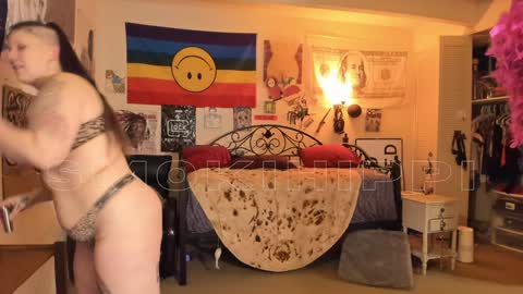 Snapshot of smokihippi chatting on 01-11-25, 04:38 Big Dawg online show from 01-11-25, 04:38
