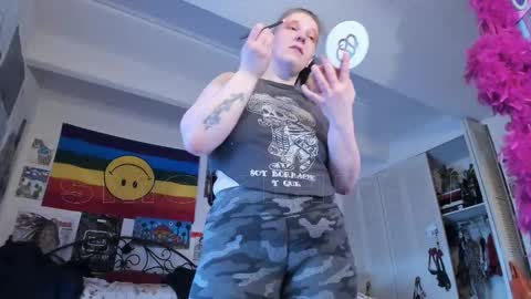 Snapshot of smokihippi chatting on 02-11-25, 06:22 Big Dawg online show from 02-11-25, 06:22