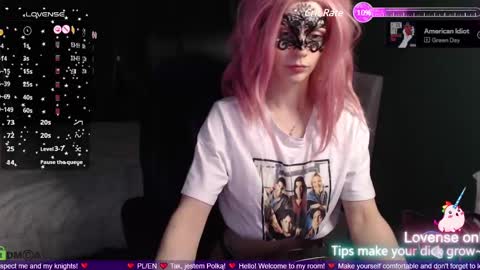 Snapshot of smuffin_x chatting on 02-13-25, 06:48 Strawberry Muffin online show from 02-13-25, 06:48