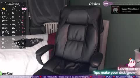 Snapshot of smuffin_x chatting on 02-18-25, 09:09 Strawberry Muffin online show from 02-18-25, 09:09