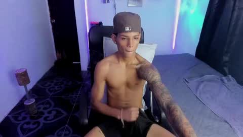 Snapshot of snak_master1 chatting on 04-11-26, 04:00 snak_master1 online show from 04-11-26, 04:00