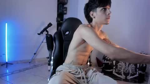 snakebutterfly online show from 10-19-25, 06:03