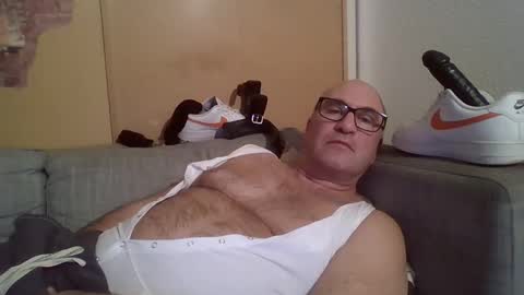 sneakerboy18 online show from 01-23-25, 06:35