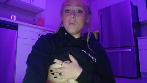 Snapshot of sneakyalicek chatting on 09-09-25, 01:38 sneakyalicek online show from 09-09-25, 01:38