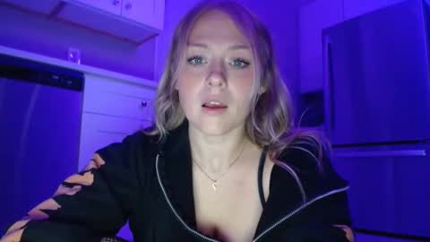 Snapshot of sneakyalicek chatting on 11-17-25, 04:51 sneakyalicek online show from 11-17-25, 04:51