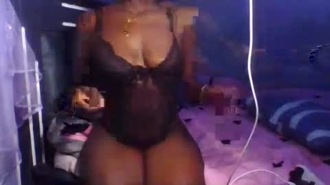 Snapshot of sneakylink001 chatting on 03-09-26, 04:33 sneakylink001 online show from 03-09-26, 04:33