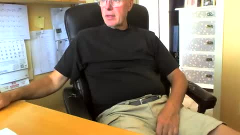 snickarn335731 online show from 09-10-25, 12:27