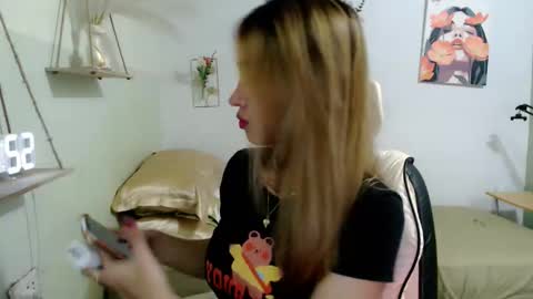 Snapshot of snow_2000 chatting on 10-24-25, 09:28 snow_2000 online show from 10-24-25, 09:28