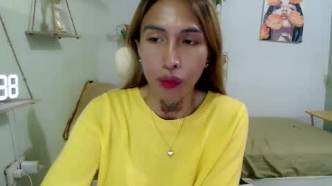 Snapshot of snow_2000 chatting on 10-27-25, 07:12 snow_2000 online show from 10-27-25, 07:12