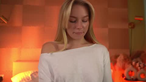 Snapshot of snow_is_falling chatting on 01-16-25, 08:00 Candice Snow online show from 01-16-25, 08:00