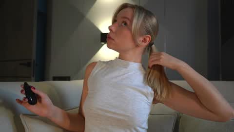 Snapshot of snow_is_falling chatting on 01-23-25, 12:19 Candice Snow online show from 01-23-25, 12:19