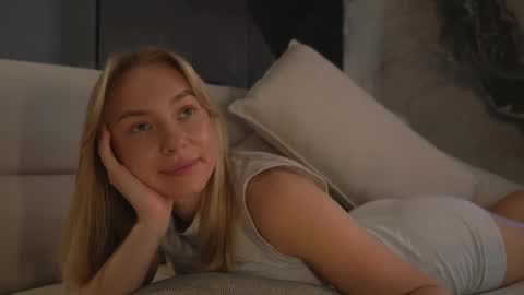 Snapshot of snow_is_falling chatting on 03-12-25, 12:36 Candice Snow online show from 03-12-25, 12:36