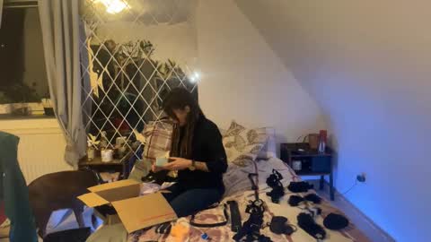 Snapshot of snowblood95 chatting on 11-12-25, 06:19 noreturn online show from 11-12-25, 06:19