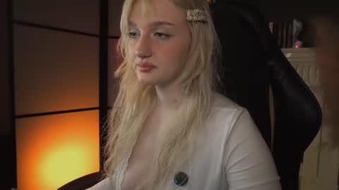 Ellie online show from 06-19-26, 05:45