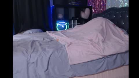 Snapshot of snowie_rose chatting on 04-21-26, 01:42 Snowie Rose online show from 04-21-26, 01:42