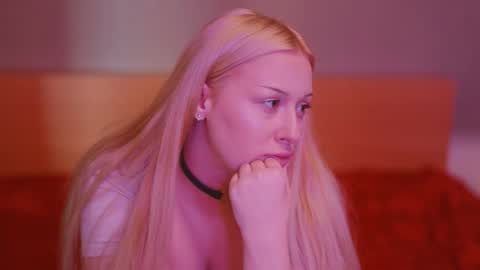 Snowy Bubbles online show from 03-18-26, 07:33