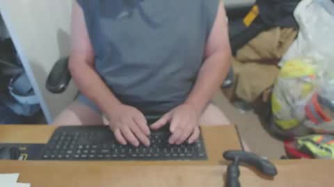 Snapshot of snwplwdrvr chatting on 10-26-25, 02:01 snwplwdrvr online show from 10-26-25, 02:01