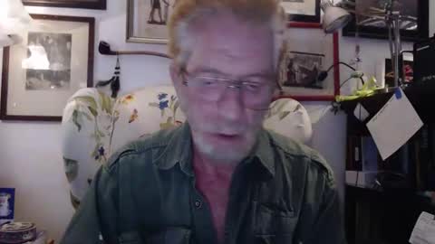 Snapshot of so_erotic_sub chatting on 10-24-25, 07:05 ImYourBitch online show from 10-24-25, 07:05