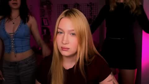 Snapshot of so_hot_rosalie chatting on 05-04-26, 07:43 so_hot_rosalie online show from 05-04-26, 07:43