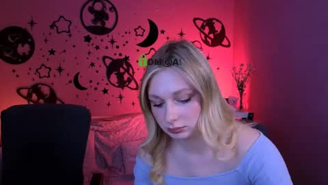 Snapshot of so_hot_rosalie chatting on 05-19-26, 07:20 so_hot_rosalie online show from 05-19-26, 07:20