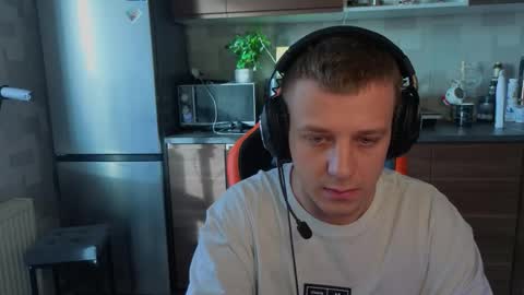 kluvr4 online show from 02-15-26, 05:37