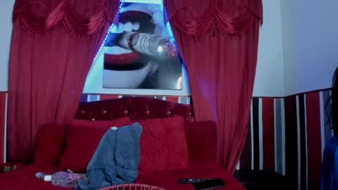 Snapshot of sobigcurvy44 chatting on 02-28-25, 02:42 leidy online show from 02-28-25, 02:42