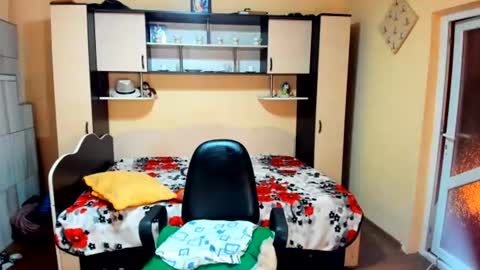 Soffy online show from 06-26-26, 05:23