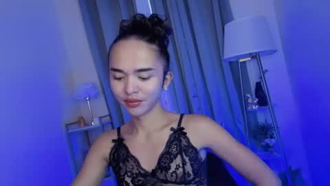 Snapshot of sofhia_love chatting on 06-13-26, 05:49 sofhia_love online show from 06-13-26, 05:49