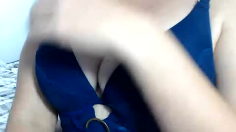Sofa Castellanos online show from 06-18-26, 07:52