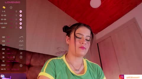 Sofi Blossom  online show from 03-08-25, 08:46