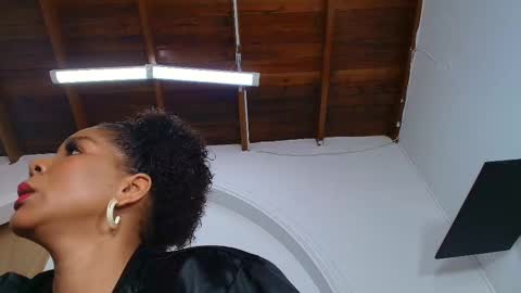 Snapshot of sofi_decker chatting on 10-10-25, 12:15 Sofia online show from 10-10-25, 12:15