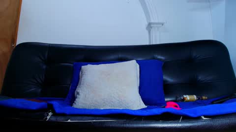 Snapshot of sofi_decker chatting on 10-12-25, 12:15 Sofia online show from 10-12-25, 12:15