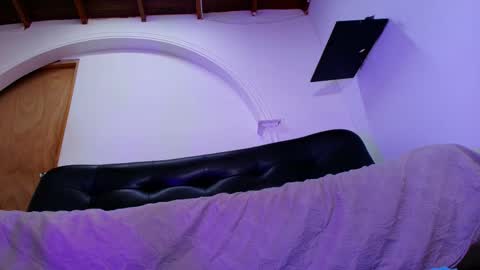 Snapshot of sofi_decker chatting on 10-15-25, 11:54 Sofia online show from 10-15-25, 11:54