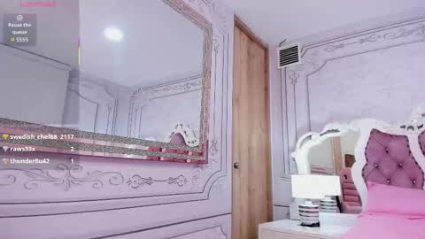 Snapshot of sofi_naughty18 chatting on 10-30-25, 01:01 online show from 10-30-25, 01:01