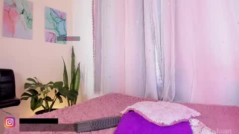 Snapshot of sofia__lujan chatting on 02-20-25, 11:31 call me L U online show from 02-20-25, 11:31