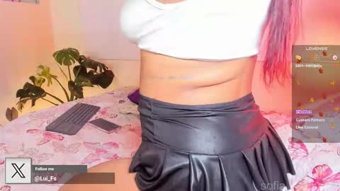 Snapshot of sofia__lujan chatting on 10-26-25, 01:11 call me L U online show from 10-26-25, 01:11