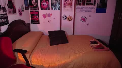 Sofi online show from 10-25-25, 03:40