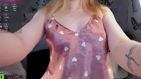 Snapshot of sofia_gaze chatting on 02-10-26, 02:37 Sofia Gaze online show from 02-10-26, 02:37