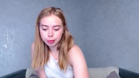Sofia here online show from 09-22-25, 12:23
