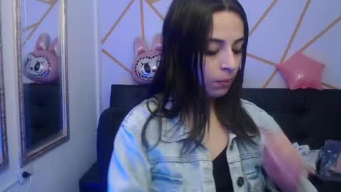 sofia_lara28 online show from 05-09-26, 08:25