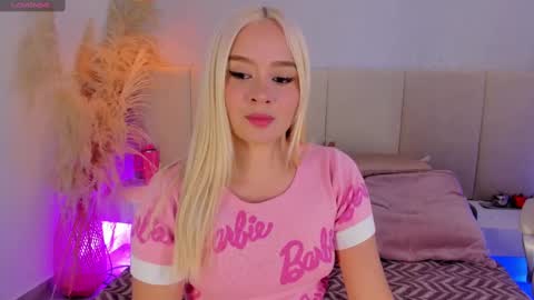 SOFIA PAMELA online show from 09-12-25, 07:25