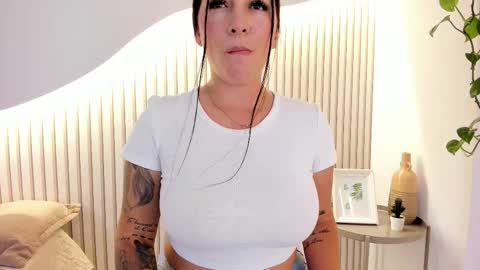 Snapshot of sofia_riveraa chatting on 03-19-26, 08:02 SOFIA online show from 03-19-26, 08:02