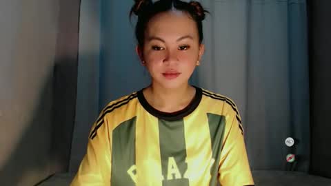 sofia_sweetheart18 online show from 05-20-26, 02:18