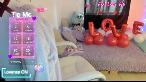 Sofia Thomson online show from 02-12-25, 01:37