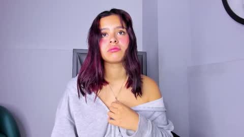 Snapshot of sofia_villareal chatting on 09-20-25, 12:06 Sofa online show from 09-20-25, 12:06