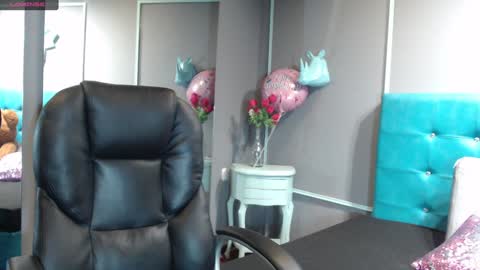 Sofa online show from 01-18-25, 11:11