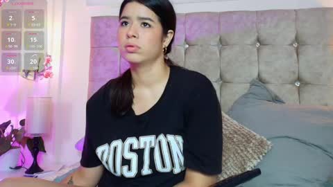 Snapshot of sofiabuitrago chatting on 05-13-26, 12:02 sofi online show from 05-13-26, 12:02