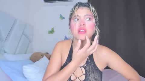 sofiacastillo01 online show from 05-10-26, 02:33