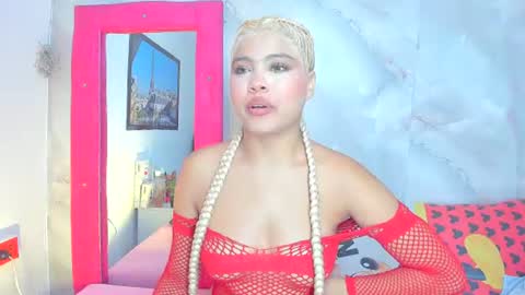 sofiacastillo01 online show from 06-18-26, 01:48