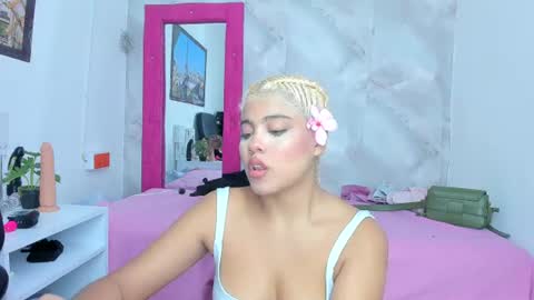 sofiacastillo01 online show from 06-21-26, 01:35